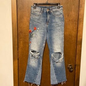 H&M &DENIM distressed embroidered cropped jeans. SO cute!! Size US 26.